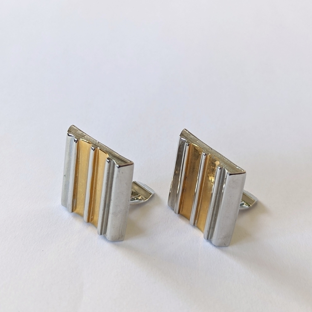 Alexis Kirk Square Vintage Etched Silver Tone Painted Yellow Enamel Clip-Ons